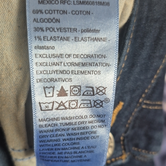 Levi's Dark Wash Mid-Rise Shorts - Picture 3 of 5